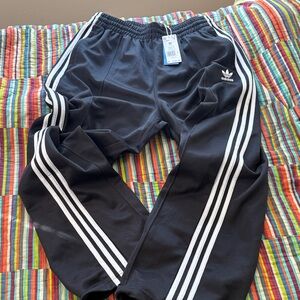 Adidas men’s baggy Black Joggers with White Stripes medium new tags